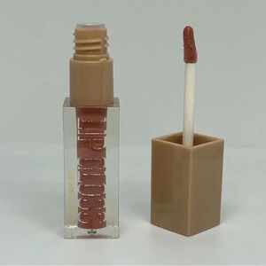 Hello Kiss - Moisturizing and Plumping Ultra Glossy Lip Gloss in Color Silk